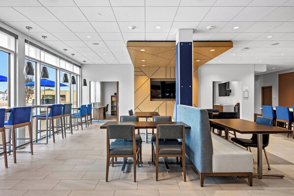 Free daily continental breakfast - Holiday Inn Express & Suites Marinette by IHG (Marinette)