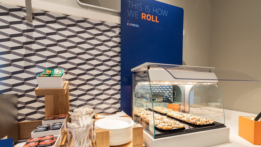 Holiday Inn Express & Suites Marinette by IHG