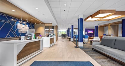 Holiday Inn Express & Suites Marinette by IHG