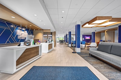 Holiday Inn Express & Suites Marinette by IHG