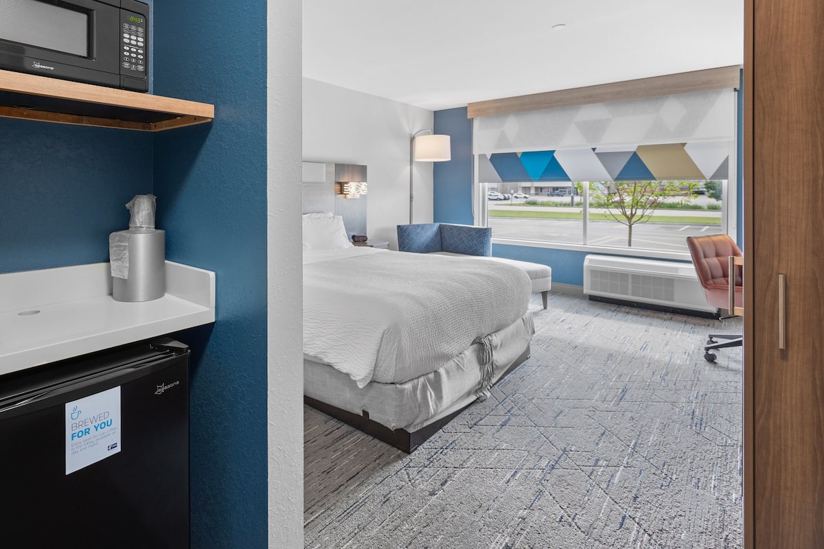 Standard Room, 1 King Bed