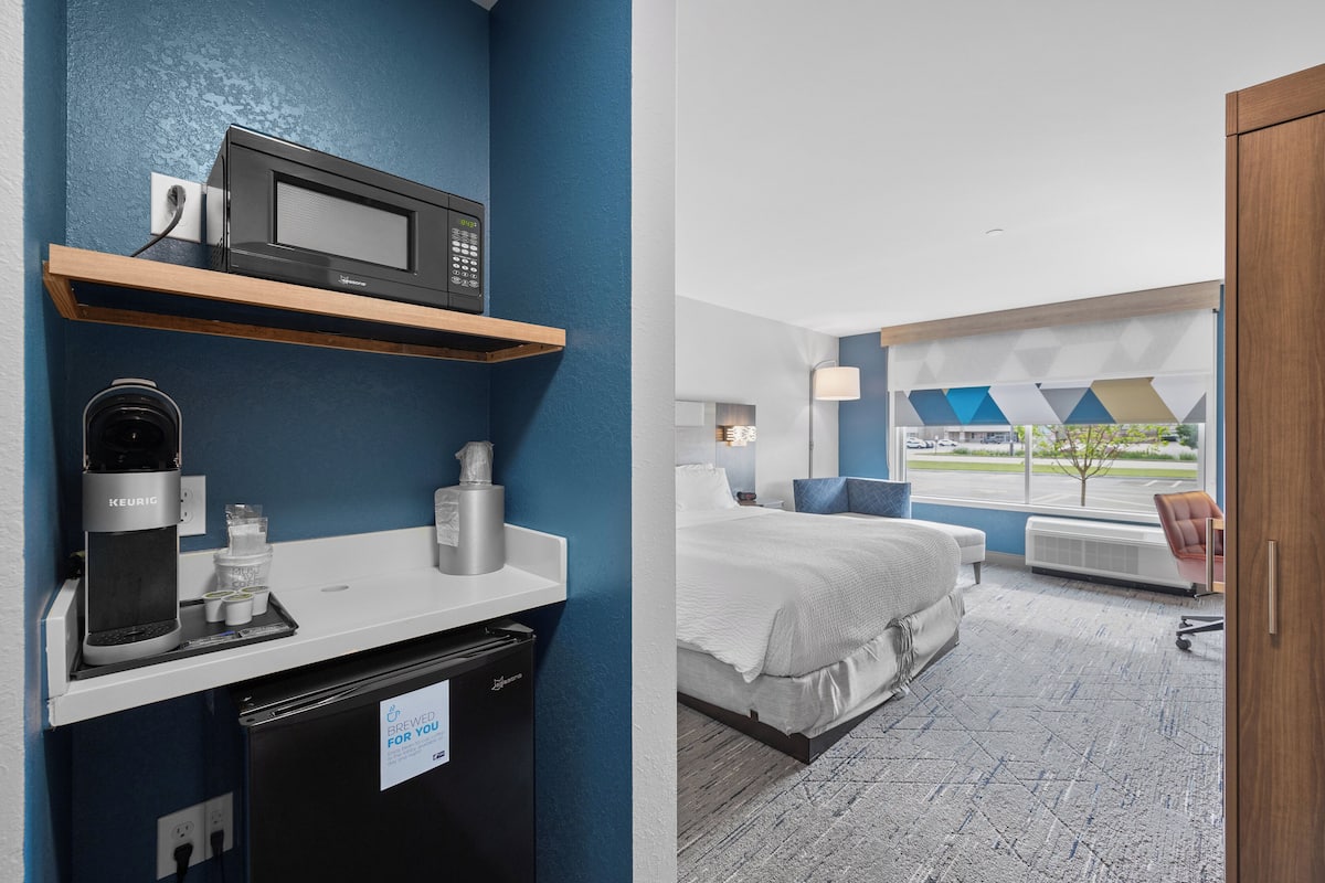 1 bedroom, desk, free WiFi, bed sheets