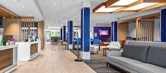 Holiday Inn Express & Suites Marinette by IHG