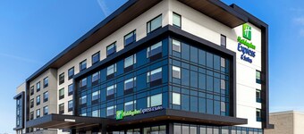 Holiday Inn Express & Suites St.Thomas by IHG