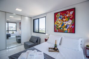 1 bedroom, in-room safe, iron/ironing board, free WiFi - Duplex em Pinheiros com piscina e AC (São Paulo)