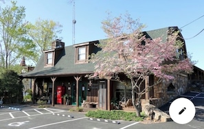 Front of property - Shady Cliff Resort (Lewisburg)