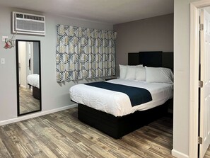 Escritorio, wifi gratis y ropa de cama 