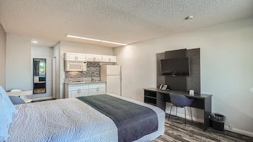 Escritorio, wifi gratis y ropa de cama