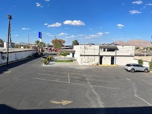 Free self-parking - Motel 6 Las Vegas, Nv – Downtown Fremont St (Las Vegas)