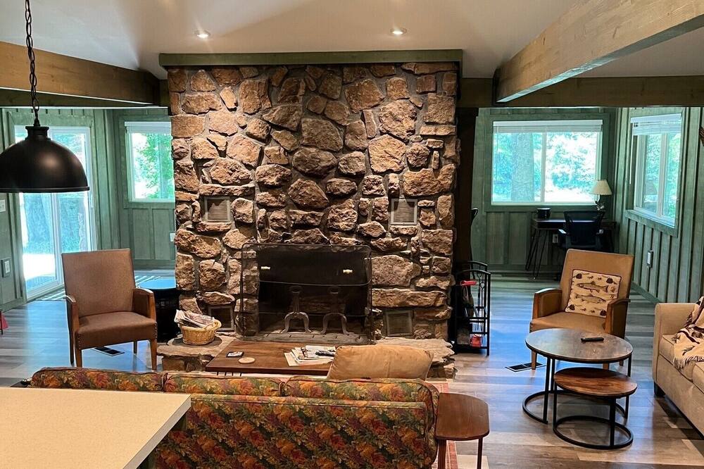 The Rustic Retreat Cabin on the Little Red River w\/Fishing Dock