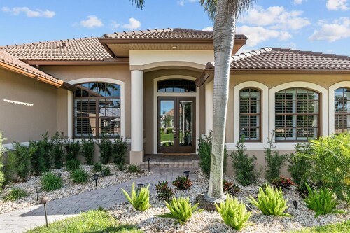 Gorgeous Marco Island Home Just a Few Steps from Mackle Park! Waiting for you!