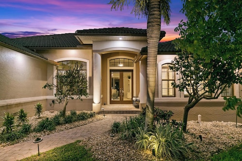Gorgeous Marco Island Home Just a Few Steps from Mackle Park! Waiting for you! 