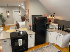 Private kitchen - Cozy Studio Loft (Tolland)