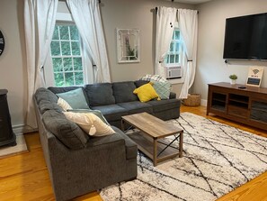 Living area - Cozy Studio Loft (Tolland)