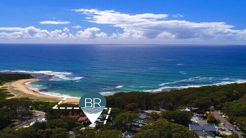 Retro inpsired house just 100m to beach