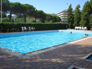 Apartment, 1 Schlafzimmer, Balkon, Stadtblick | Pool | Außenpool