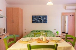 Apartment, Mehrere Schlafzimmer, Balkon | Speisen