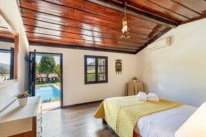 4 bedrooms, iron/ironing board, Internet, bed sheets