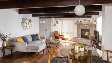 Smart TV, fireplace, DVD player, books