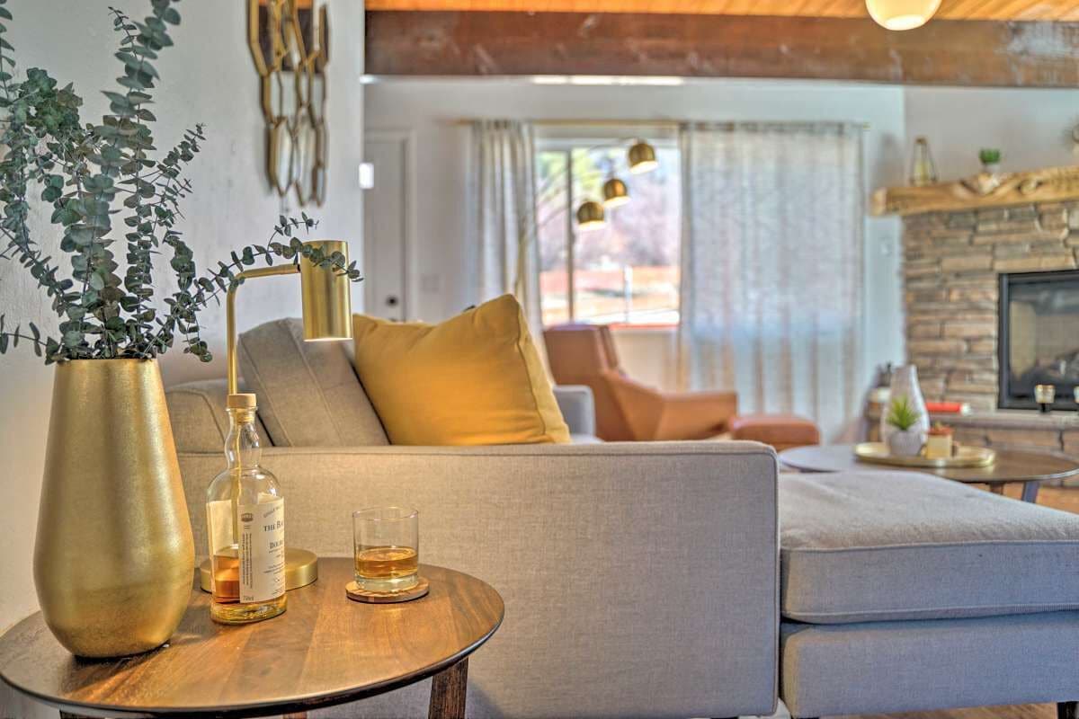 Smart TV, fireplace, DVD player, books