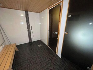 Bathroom - Spacious Apartment, Helsinki, Aalto, Business (Espoo)