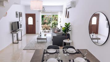 Rumah, 2 kamar tidur, balkon, pemandangan kebun | Tempat makan