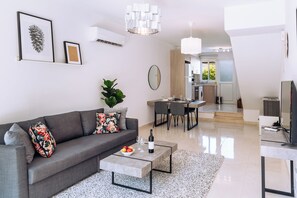 House, 2 Bedrooms, Balcony, Garden View | Living area - Procy-106 Venus Townhouse (Paphos)