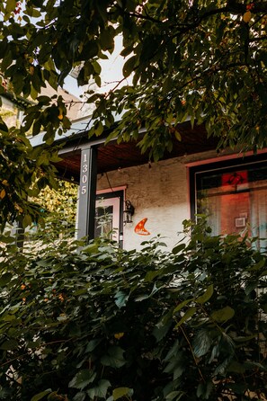 Exterior detail - Vibes & Style at Dollhouse Northeast! Arts District Gem (Minneapolis)