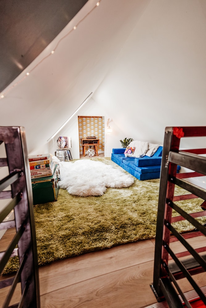 Maximalist Gem in the heart of NE Minneapolis' Arts District