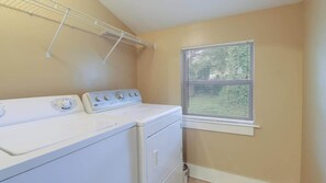 Interior - Delightful 2-bedroom, 1-bath Home Near Biloxi's Scenic Back Bay (Biloxi)