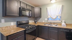 House, Multiple Beds, Kitchen, Garden View (House on Beverly) | Private kitchen | Fridge, microwave, oven, stovetop