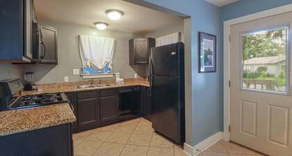Delightful 2-bedroom, 1-bath Home Near Biloxi's Scenic Back Bay