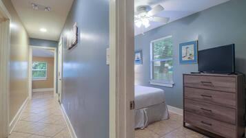 House, Multiple Beds, Patio, Garden View (House on Beverly) | 2 bedrooms, individually decorated, individually furnished, bed sheets