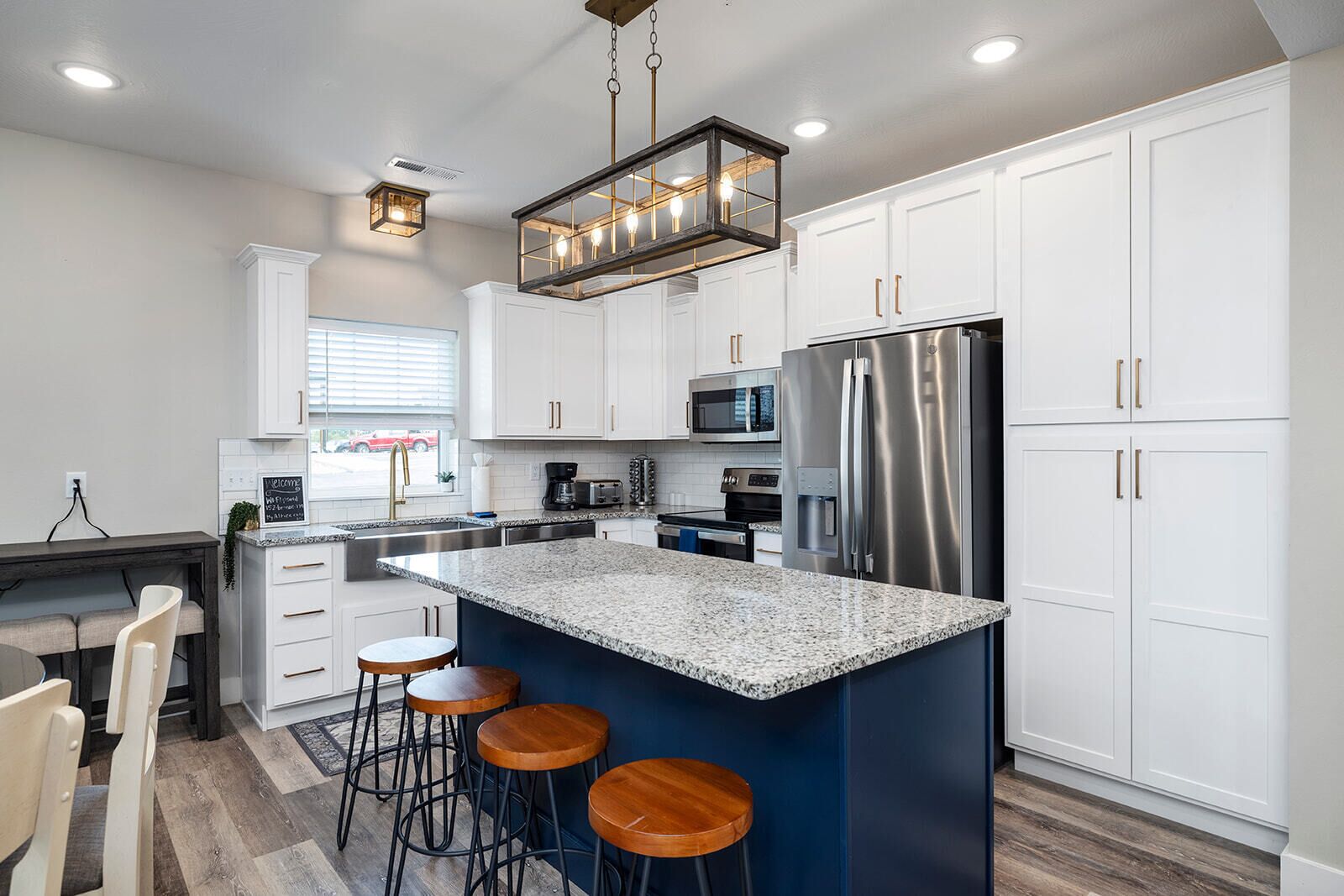 雪櫃、微波爐、焗爐、爐具