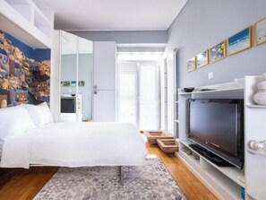 Studio, Multiple Bedrooms, Smoking, Balcony