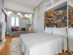 Studio, Multiple Bedrooms, Smoking, Balcony