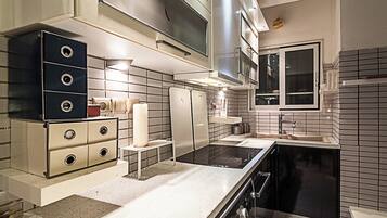 Studio, Multiple Bedrooms, Smoking, Balcony | Interior