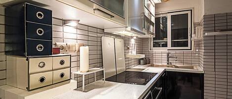 Studio, Multiple Bedrooms, Smoking, Balcony | Interior