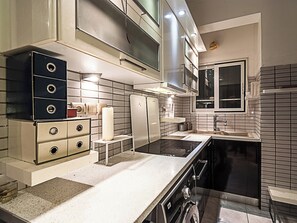 Studio, Multiple Bedrooms, Smoking, Balcony | Interior