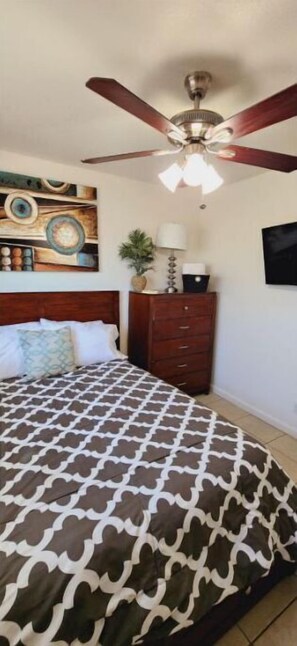 4 slaapkamers, een strijkplank/strijkijzer, gratis wifi, beddengoed