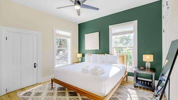 Apartment, 1 Queen Bed, Kitchen, Garden View (Aerie Loft)