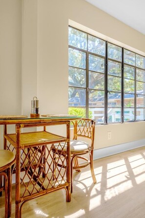 Dining - Aerie Loft: Cozy 1-bedroom Retreat in Biloxi, Perfect for Couples! (Biloxi)