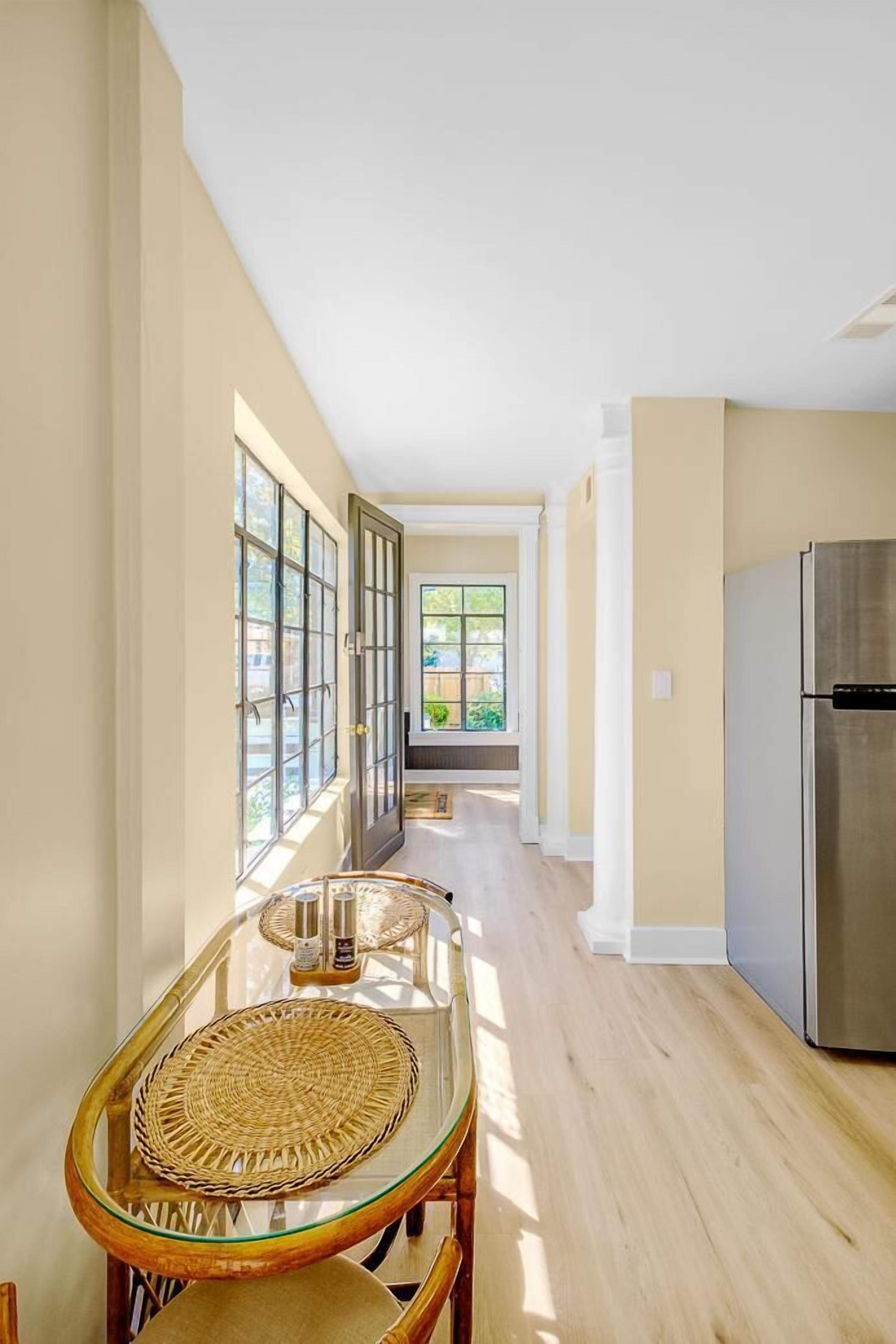 Apartment, 1 Queen Bed, Kitchen, Garden View (Aerie Loft) | Interior