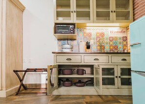 Microwave, stovetop, coffee/tea maker, toaster - Private Luxury Loft in Down Town/ Jalatlaco w A/C (Centro)