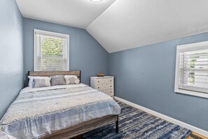 3 habitaciones, tabla de planchar con plancha, cuna de viaje y wifi