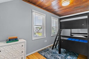 Desk, iron/ironing board, travel cot, WiFi