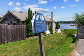 Property grounds - Portsmouth Beach cottage (Portsmouth)