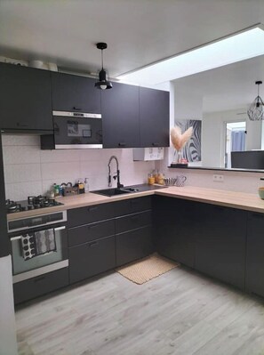 Kochgeschirr/Geschirr/Besteck