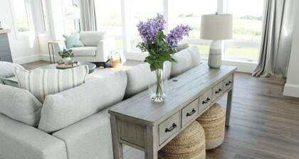 4 Bedroom Luxury Ocean View Beach House, Minutes To North Shore Beaches