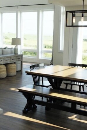 Dining - 4 Bedroom Luxury Ocean View Beach House, Minutes To North Shore Beaches (Park Corner)